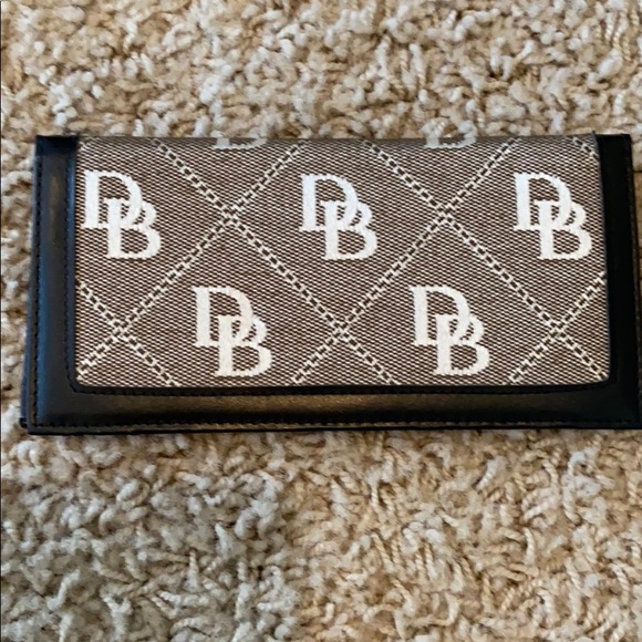 Dooney & bourke checkbook cover